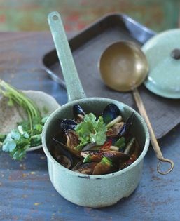 Mussels with lemon grass, chilli and garlic (Chem chép xa ót)