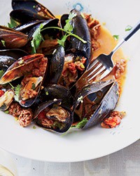 Mussels with merguez sausage