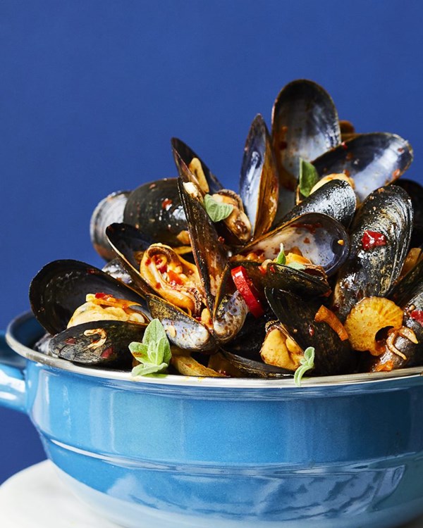 Mussels with ‘nduja, fennel and oregano 
