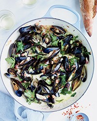 Mussels with pancetta and crème fraîche
