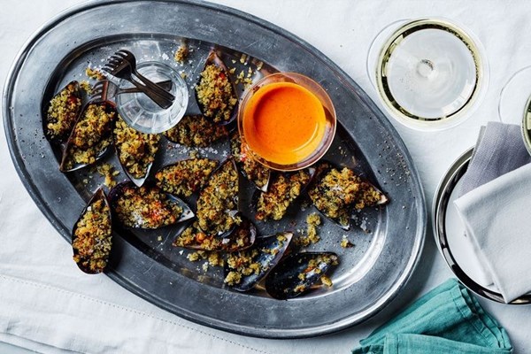 Mussels with parsley, dill and lemon crumb