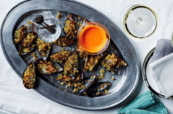 Mussels with parsley, dill and lemon crumb