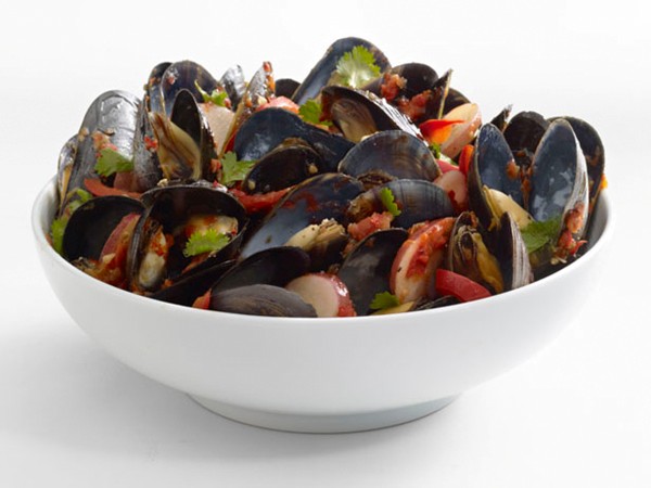 Mussels with potatoes and red pepper