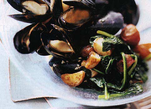 Mussels with potatoes and spinach