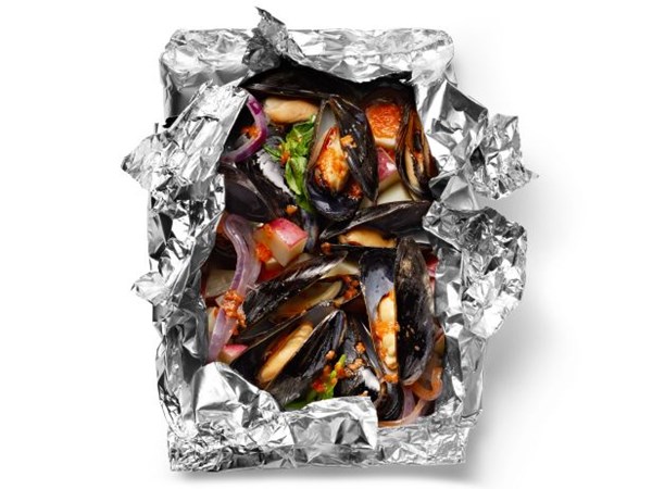 Mussels with potatoes, red onion and smoky red pepper oil