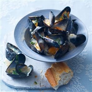 Mussels with tarragon and crème fraîche