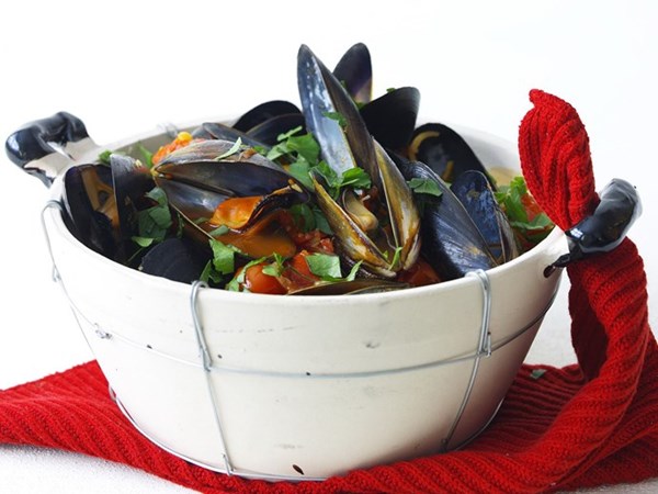 Mussels with tomato & chilli