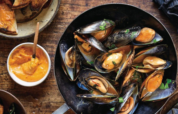 Mussels with tomato and chilli and garlic-rubbed toasts