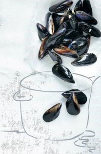 Mussels with tomato and chorizo