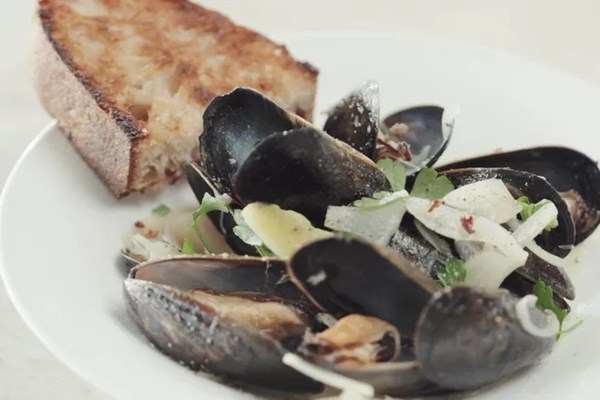 Mussels with white wine and bone marrow butter