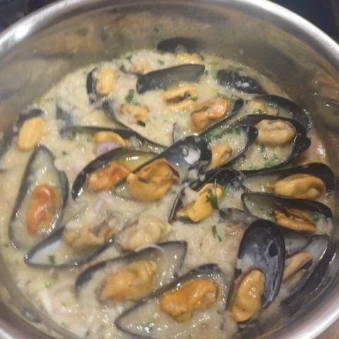 Mussles as in Bordeaux (Les moules Bordelaises)
