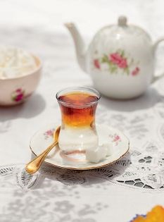 My grandmother’s bicoloured tea (Chai-e do rang)