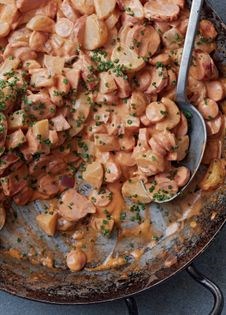 My mother's delicious Swedish sausage casserole (Min mors lækre Svenske pølseret)