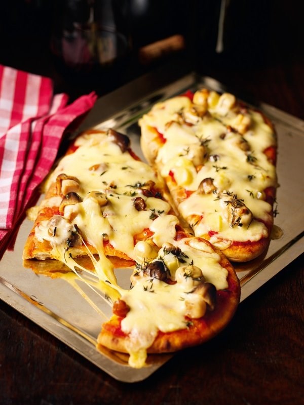 Naan pizza
