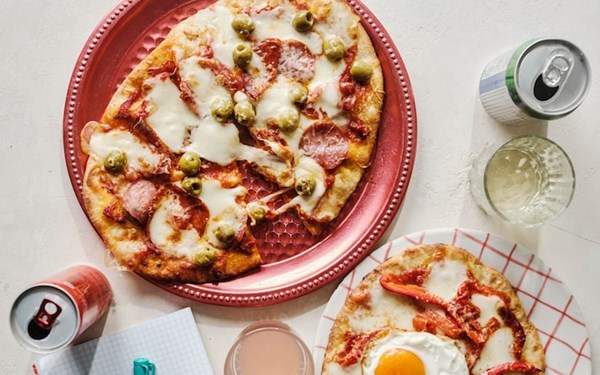 Naan pizza