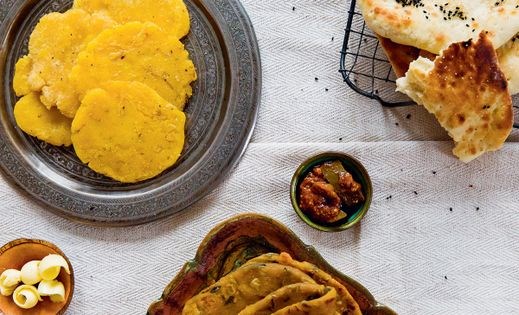 Naan with nigella and sesame seeds