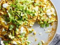 Nachos verdes [green sour cream]