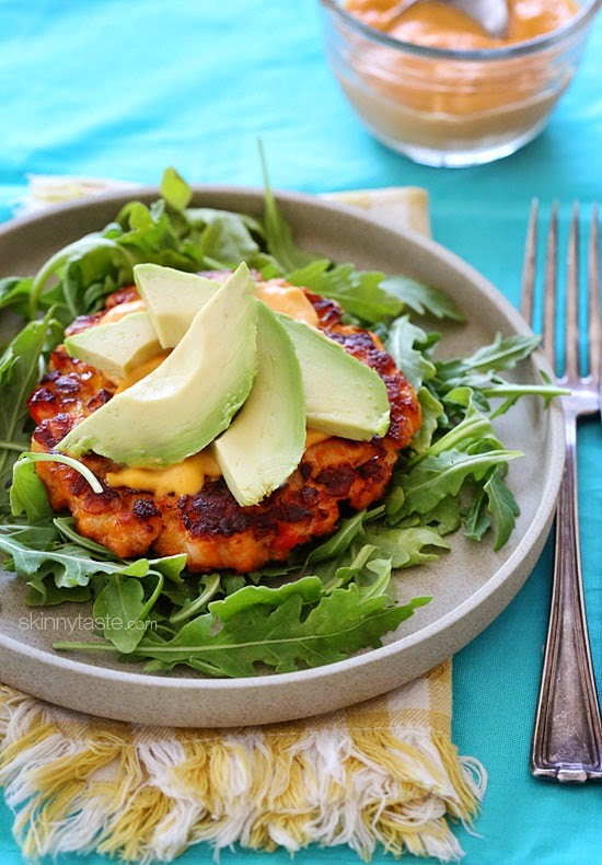 Naked salmon burgers with sriracha mayo