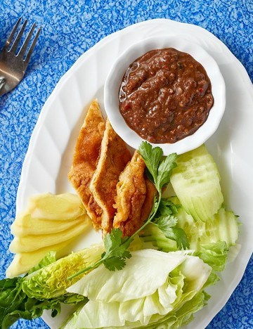 Nam chub with Thai omelette