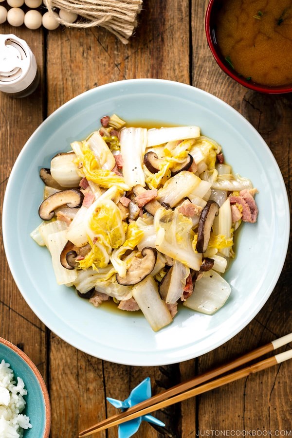 Napa cabbage stir-fry (白菜の炒め物)