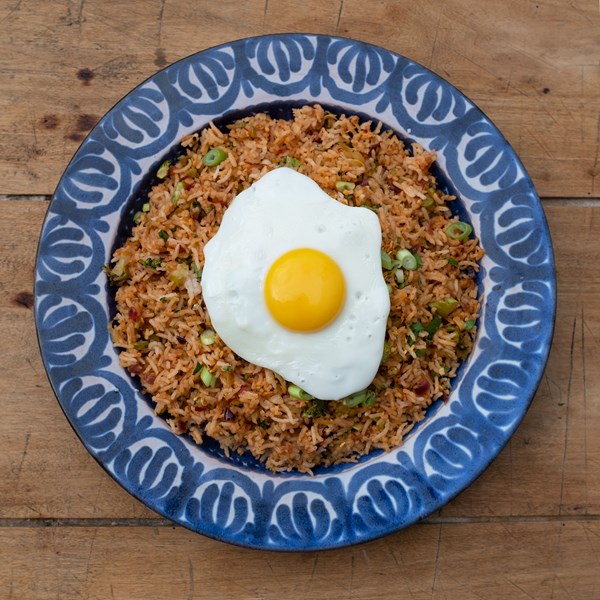 Nasi goreng with two stars (Nasi goreng met twee sterren) [Syrco Bakker]