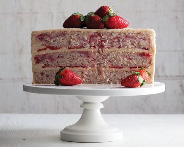Natural strawberry cake with browned butter frosting