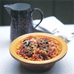 Neapolitan beef olive stew (Ragu Napoletano con braciola)