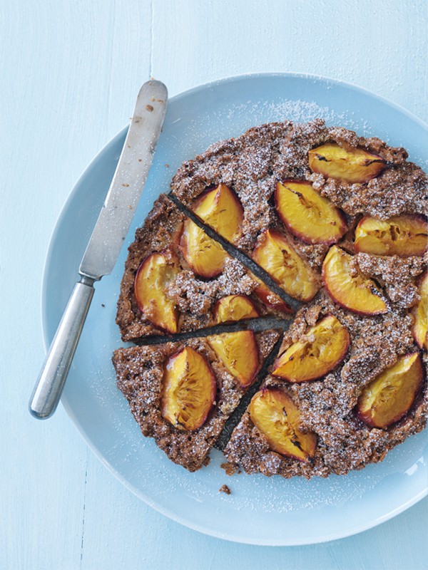 Nectarine and amaretti tart