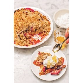 Nectarine and plum fruit crisp