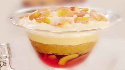 Nectarine and sloe gin jelly trifle