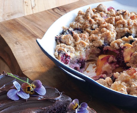 Nectarine-blackberry crisp