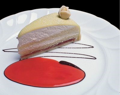 Nectarine meringue tart with rhubarb