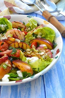 Nectarine salad with mozzarella and tomatoes