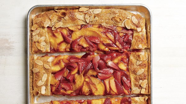 Nectarine-strawberry sheet pan pie
