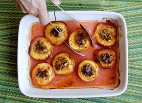 Nectarines baked with pistachios and fresh ginger