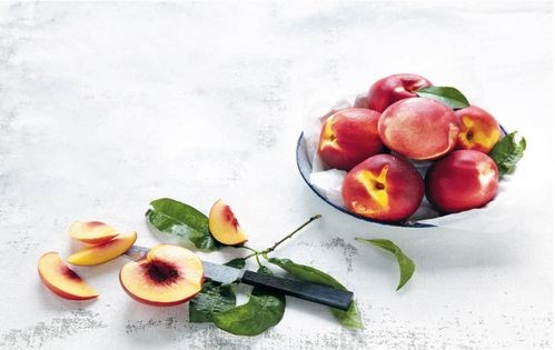 Nectarines with creamed rice