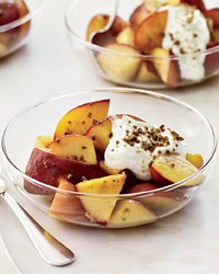 Nectarines with gingersnaps