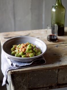 Nettle gnocchi with tomato sauce (Gnocchi di ortiche con pomodoro)