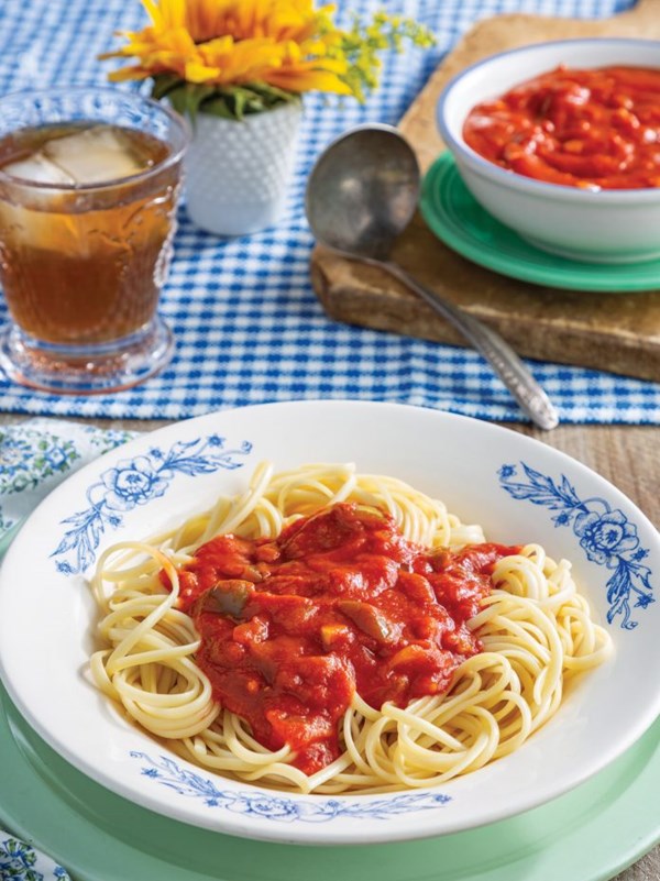 New Orleans-style red gravy