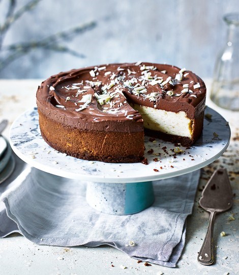 New York cheesecake with chocolate soured cream topping
