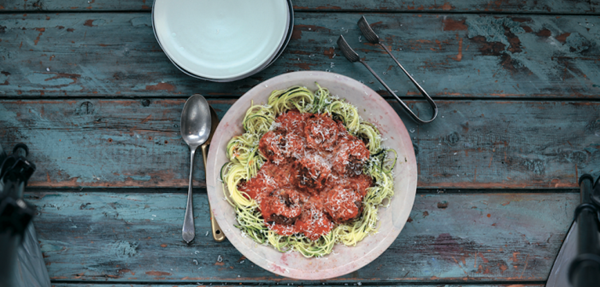 New York-style meatballs & gravy with courgetti 