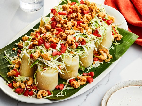 Nicaraguan cabbage and yuca with chicharrones (Vigorón)