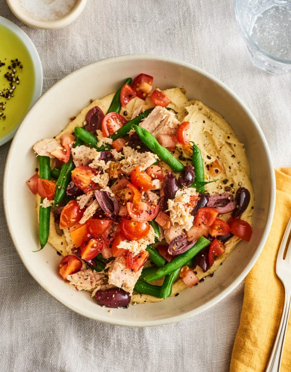 Niçoise hummus bowl