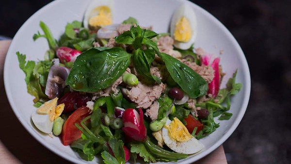 Niçoise salad (Salade Niçoise)