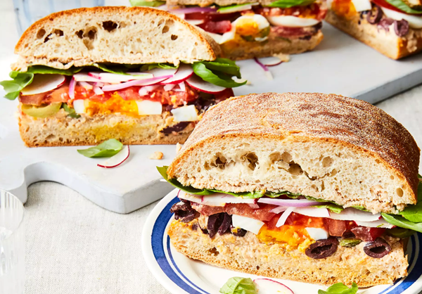 Niçoise salad sandwich (Pan bagnat)