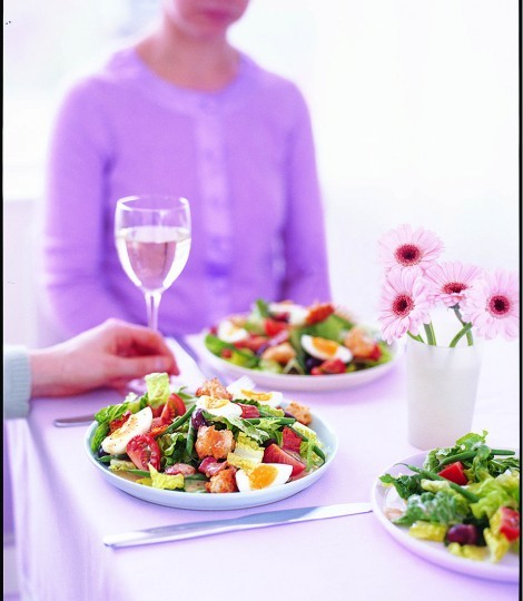 Niçoise salad with bacon and cheesy croutons