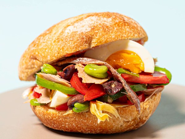 Niçoise tuna and tomato sandwich (Pan bagnat)