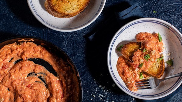 Nigella's tomato-y eggs on toast