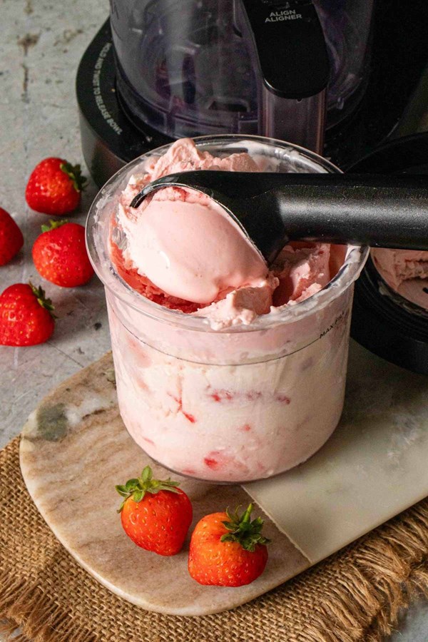 Ninja Creami strawberry frozen yoghurt (froyo)