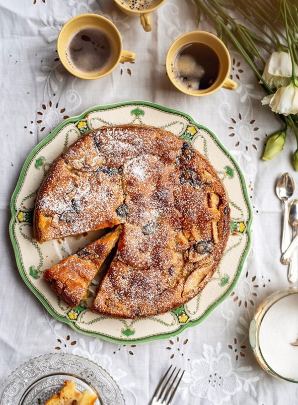 Nita's apple cake (Torta di mele di nonna Nita)